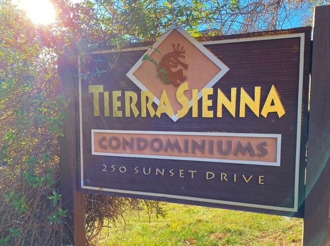 Building Photo - CONDO - WEST SEDONA - TIERRA SIENNA