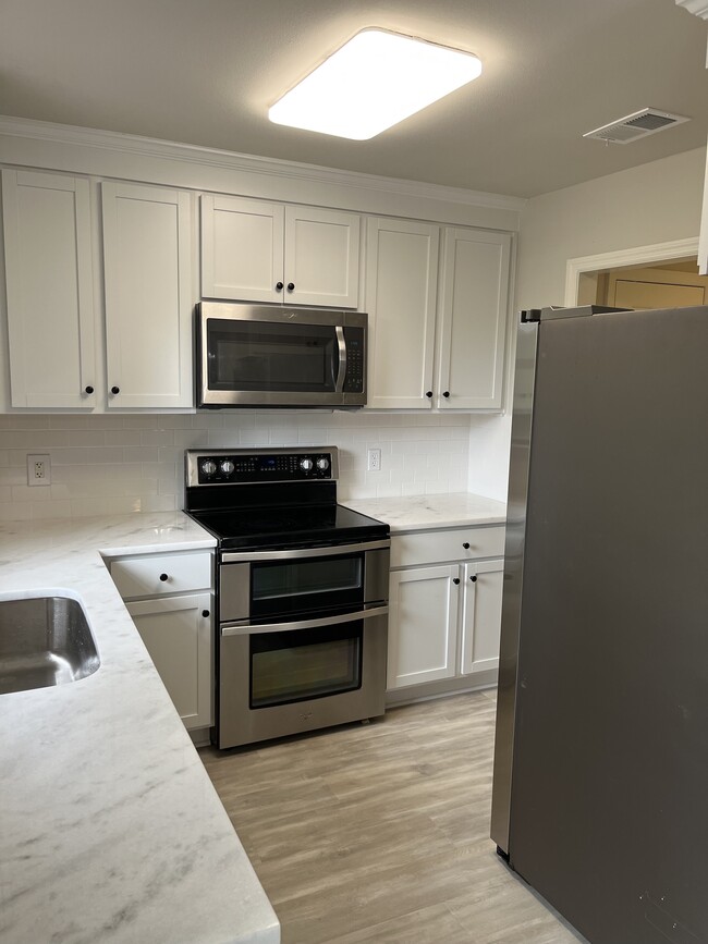Building Photo - 11 Willow Oak Ct