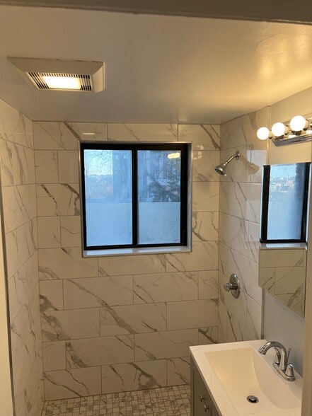Bathroom - 1573 N Colonial Ter