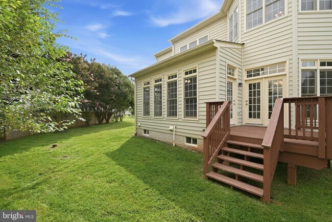 Building Photo - 5285 Meadow Estates Dr