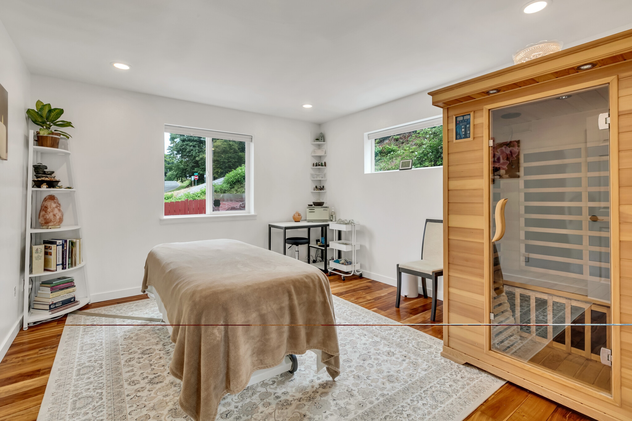 Downstairs bedroom with walk-in closet - 1102 9th Ave