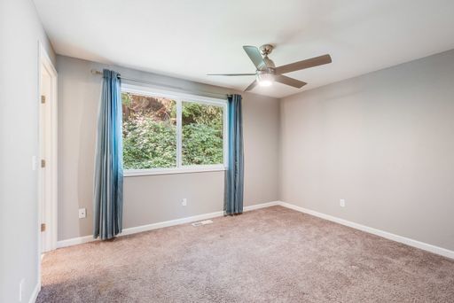 Building Photo - Updated split level home in Shoreline with...