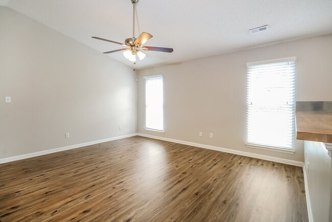 Building Photo - 3242 Hawick Commons Dr