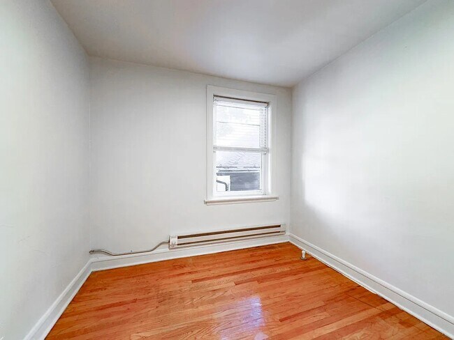 Building Photo - 4222 N Clark St
