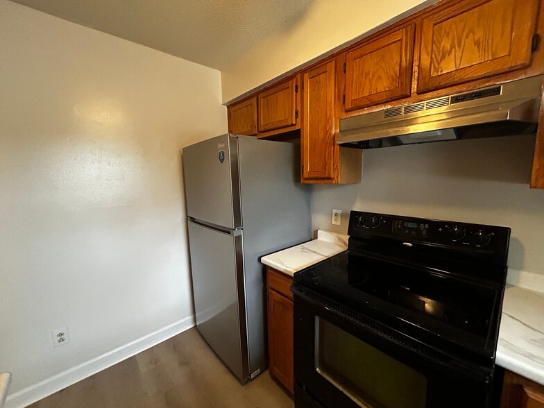 Building Photo - Room in Townhome on Oakland Hills Way