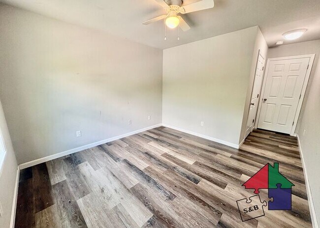 Building Photo - Spacious Milton 3 Bedroom - Pet Friendly!
