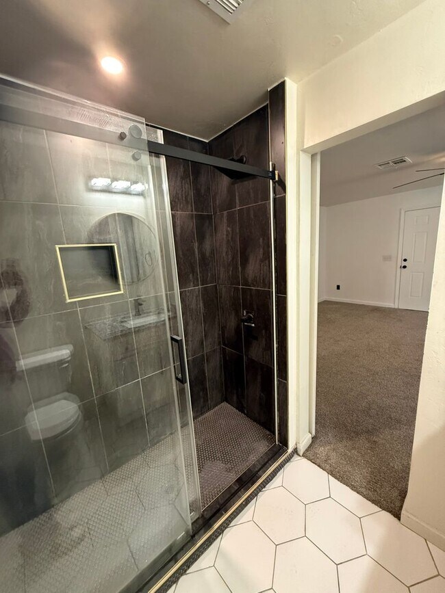 Building Photo - 4200 NW 15th St