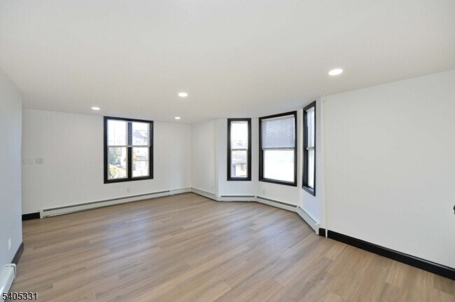 Building Photo - 73 Lafayette Ave