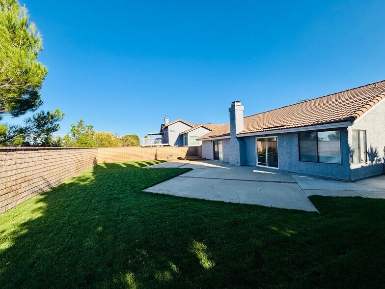 Building Photo - 4645 Alojar Ln