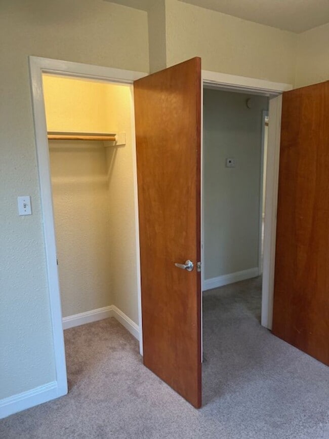 Building Photo - 2 Bedroom 1 Bathroom Old Town Home