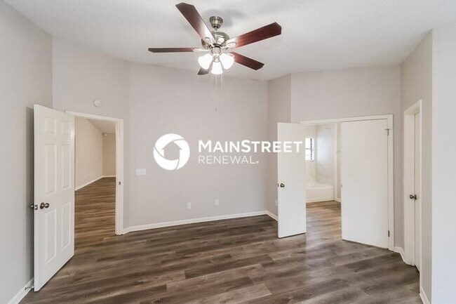 Building Photo - 3 Bedroom Pet-Friendly Home in Jacksonville, FL with Main Street Renewal