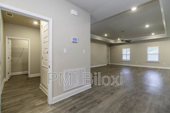 Building Photo - 1208 Carraway Cv