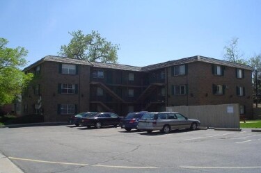 Building Photo - Knollwood and Tanglewood Apartments