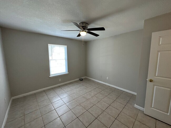 Building Photo - 2 Bedroom 2 bath unit for rent ~ water, sewer, trash, pest control and lawn care included!