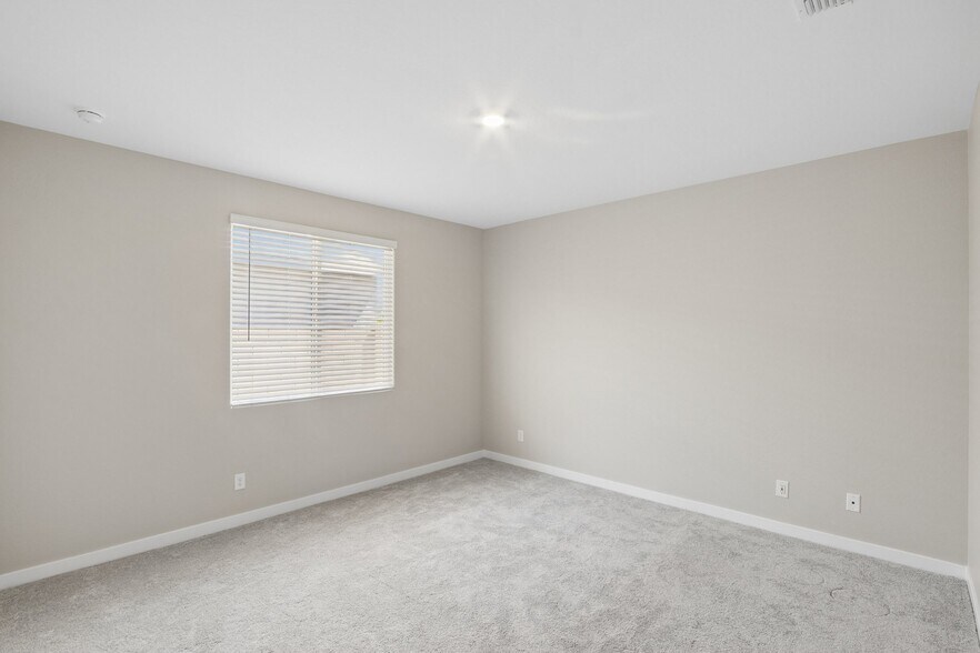Building Photo - 3315 S Piedra Cir