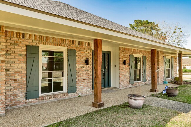 Building Photo - 4204 Pine Park Dr