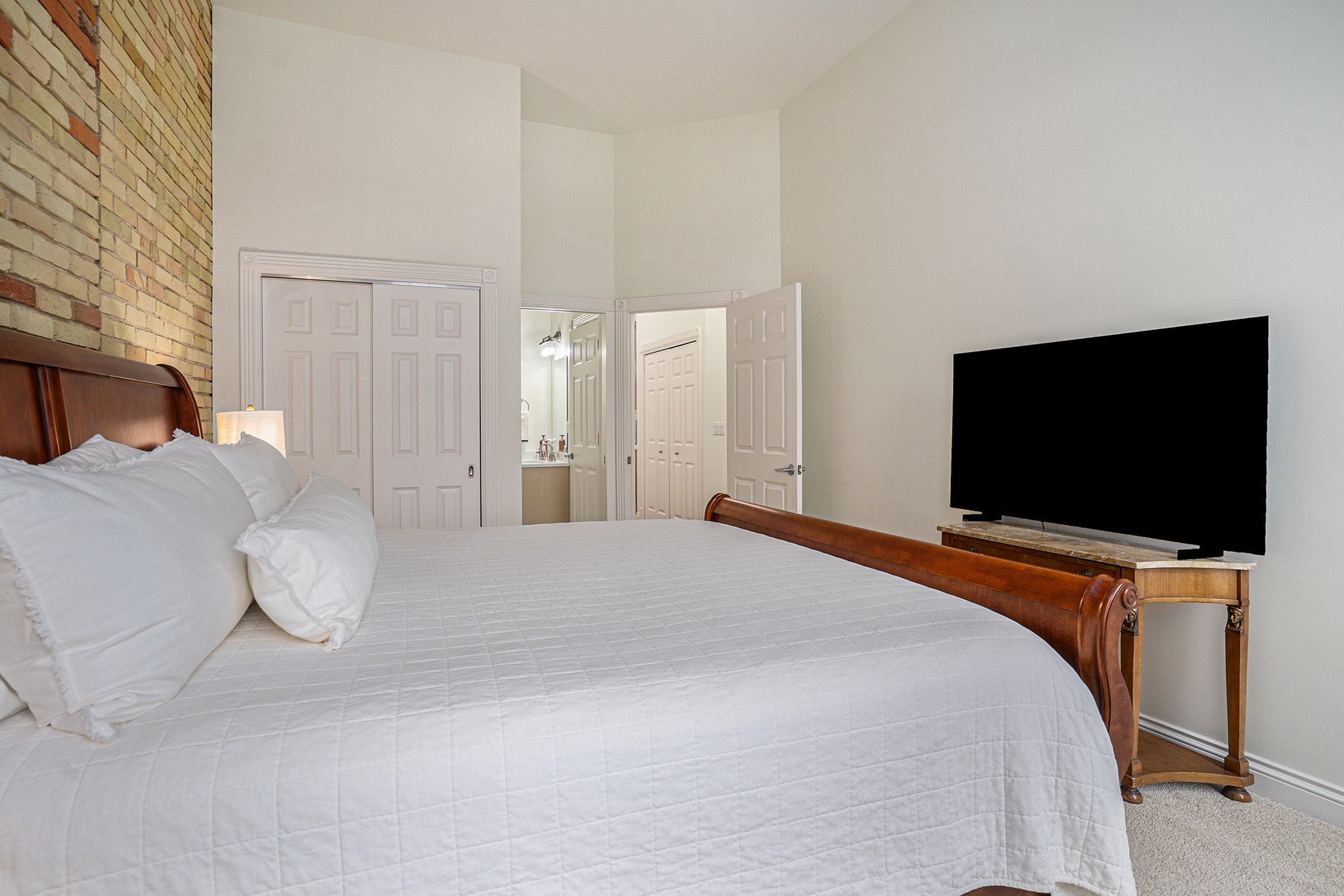 Building Photo - 32 E 8th St