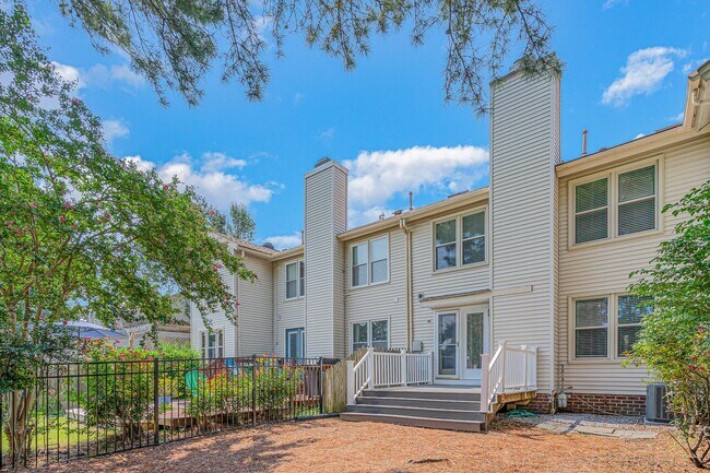 Building Photo - Immaculate 3bedroom 2.5 Townhouse on Kempsville Green Gold Couse