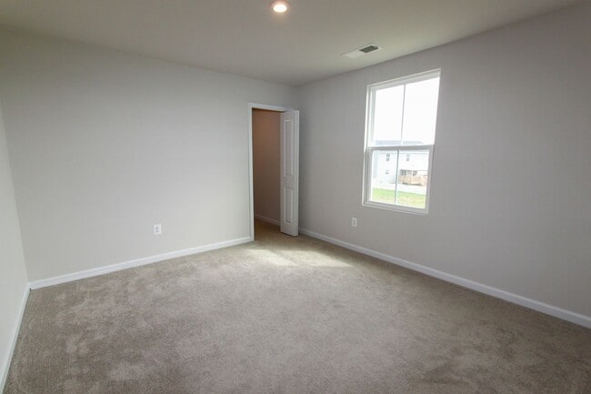 Building Photo - 4 Bed, 2.5 Single Family Home in Bunker Hi...