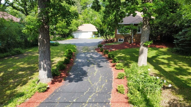 Building Photo - 2325 Shady Ln