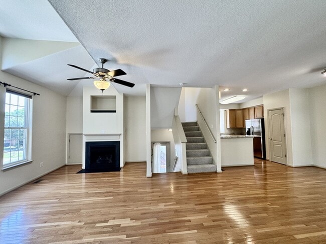 Building Photo - A Chesapeake Bay Townhome w/Garage, Available NOW! 2 Downstairs Bedrooms - Pet Friendly - 2 Balco...