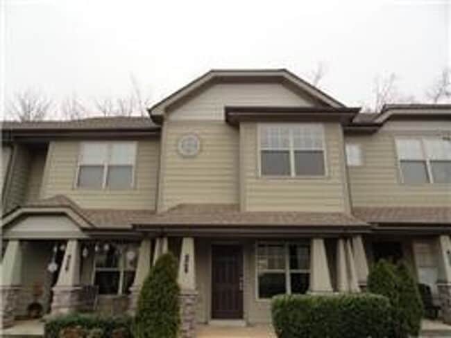 Building Photo - Close to MTSU!