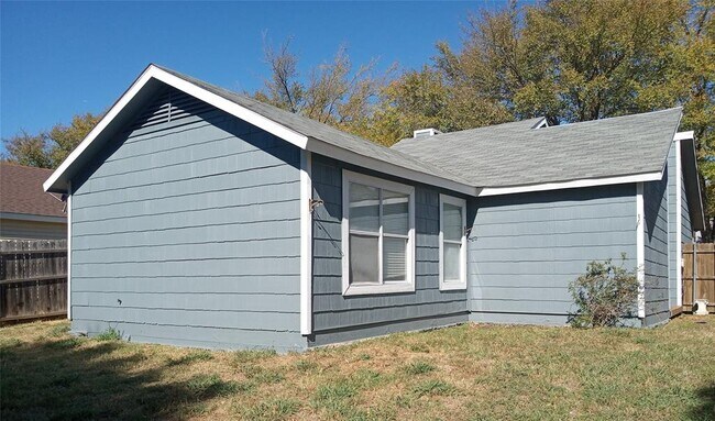 Building Photo - 1612 Scottsdale Dr