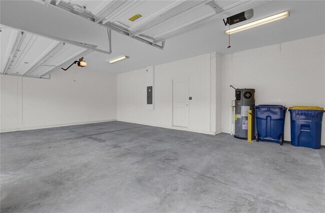 Building Photo - 1964 Burgundy Dr