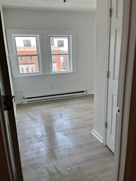 Building Photo - 4944 N Broad St