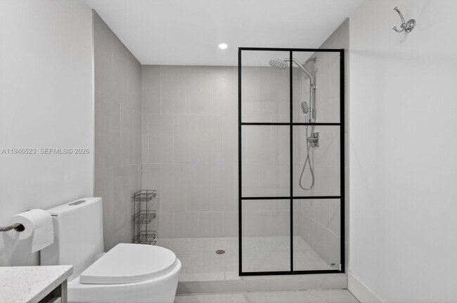 Building Photo - 13800 Highland Dr