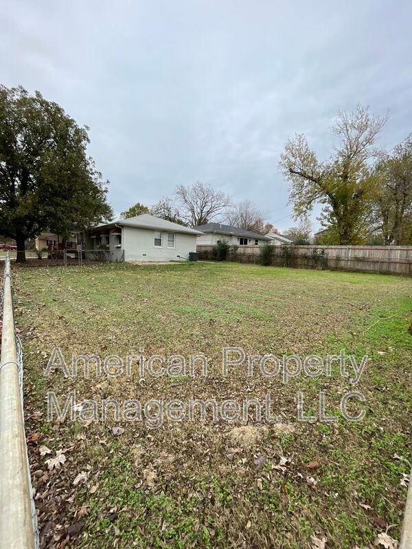 Building Photo - 2505 S Quebec Ave