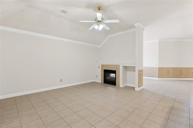Building Photo - 10115 Willow Crossing Dr