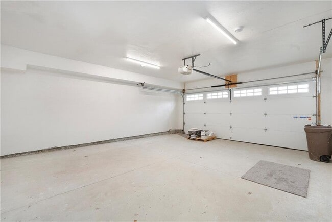 Building Photo - 1401 Hunting Hill Dr