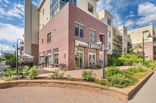 Building Photo - Updated One Bedroom Condo at The Peloton. ...