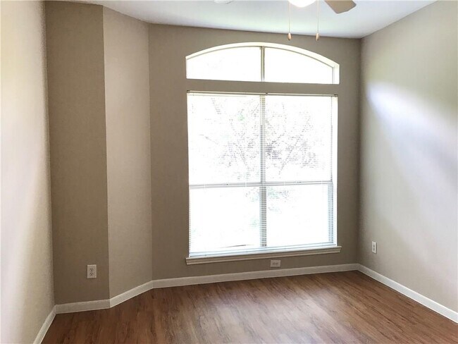 Building Photo - 6000-14 Shepherd Mountain Cove
