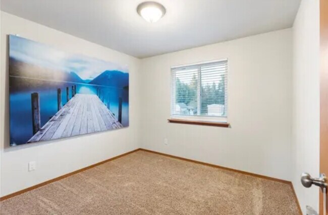 Building Photo - 16522 Mimosa Ct SE