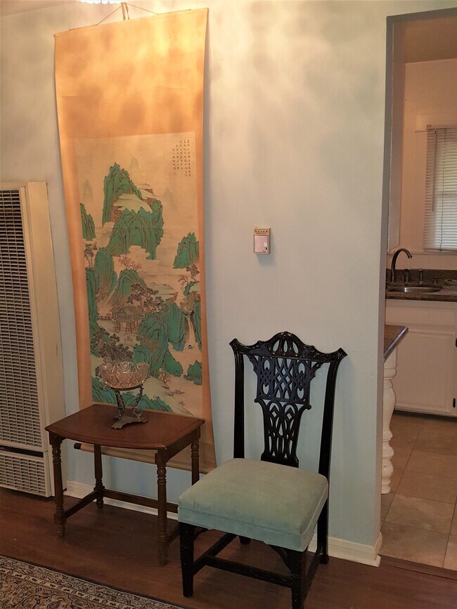 Building Photo - 2817 E Broadway