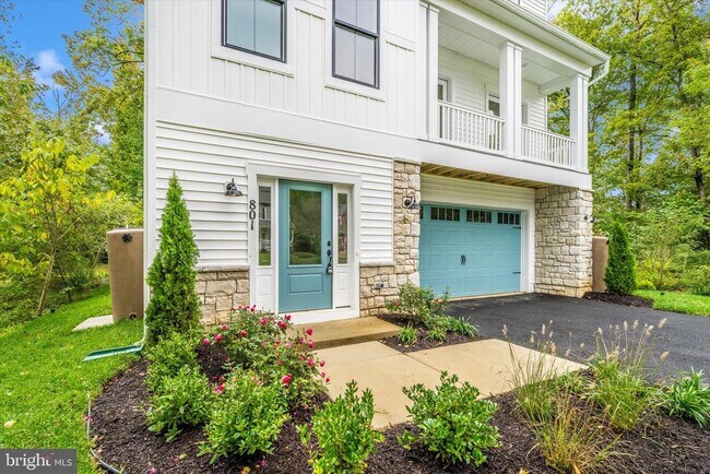 Building Photo - 801 Cedar Ave