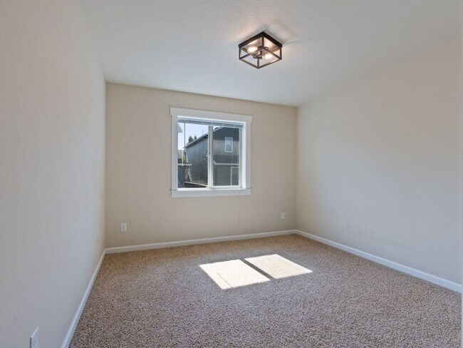 Building Photo - 4005 N Pioneer Canyon Dr
