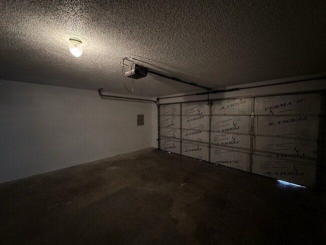 Building Photo - 1306 Cresent St