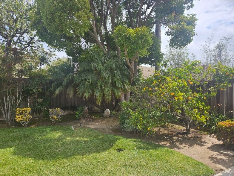 Building Photo - 2611 Uranium Dr