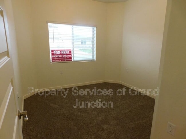 Building Photo - 658 Brookwillow Dr