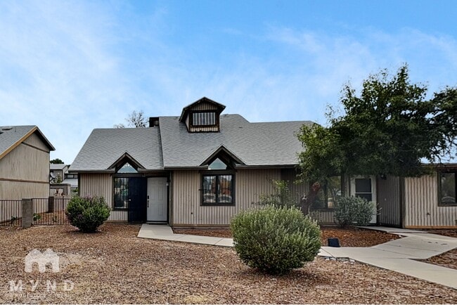 Building Photo - 2747 N Pacific Dr