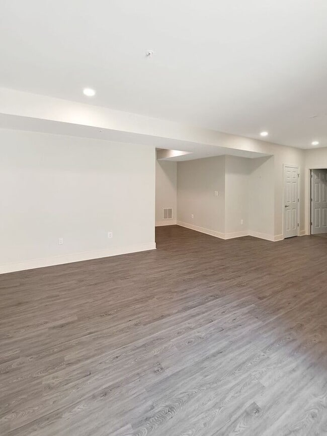 Building Photo - Amazing 3 Level Corner Lot Home in Waldorf...
