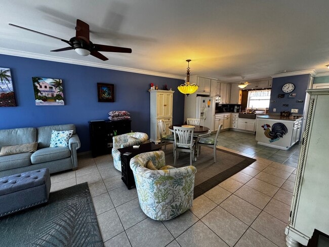 Building Photo - Oceanfront Condo!