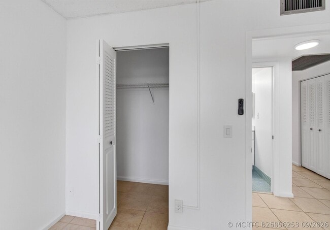 Building Photo - 4028 Hythe B