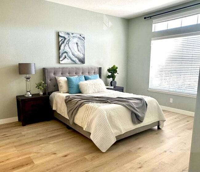 Building Photo - Beautiful 2 Bed, 2 Bath Sabre Springs Townhome with 1 Car Garage