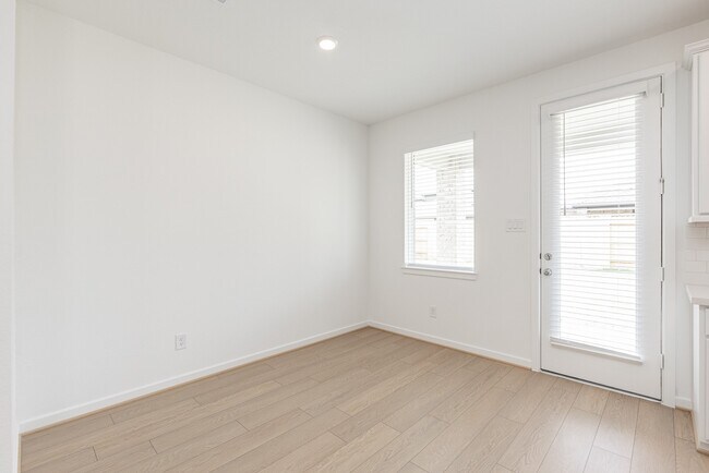 Building Photo - 9723 Rialto Hts Dr
