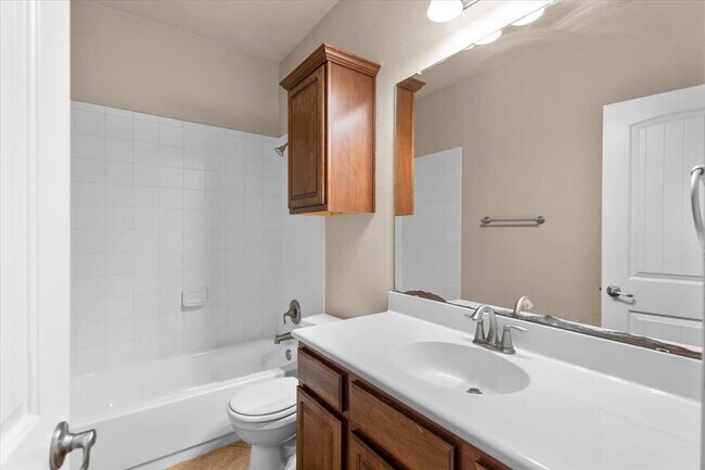 Building Photo - 2041 Livonia Dr