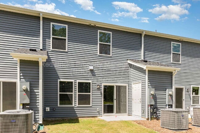 Building Photo - 4135 Smt Wds Dr